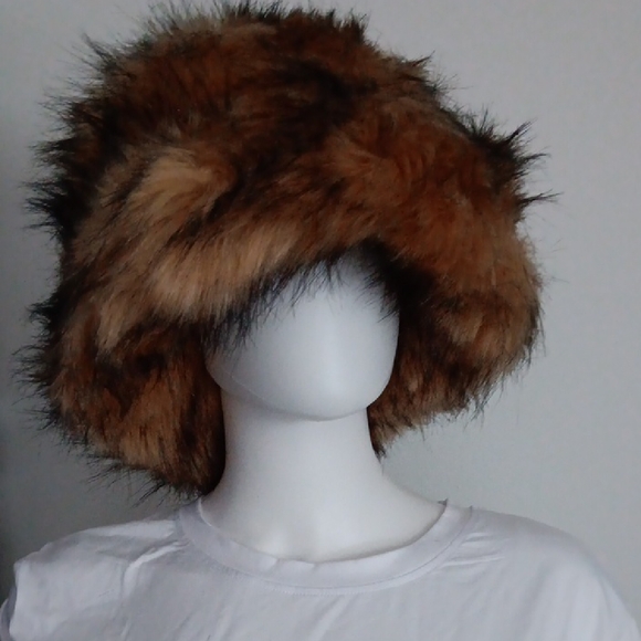 Matinexporelee Accessories - Elegant Faux Fur Women's Hat - Brown